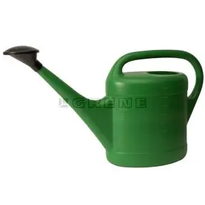 10 Ltr. Vandkande. Grøn plast. Med brusehoved.
